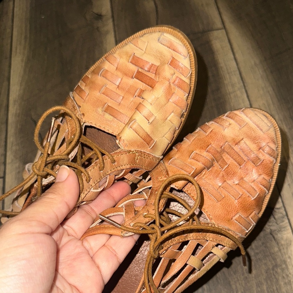 Woven Leather Shoes in Tan - Picture 4 of 7